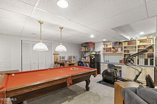 1252 Valley Bend Court, Perrysburg, OH 43551