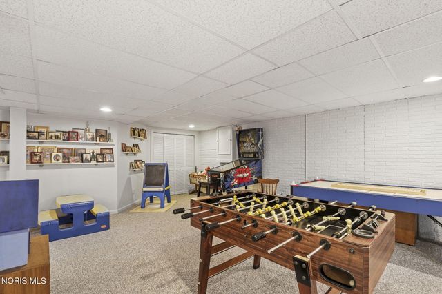1252 Valley Bend Court, Perrysburg, OH 43551