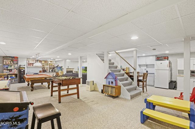 1252 Valley Bend Court, Perrysburg, OH 43551