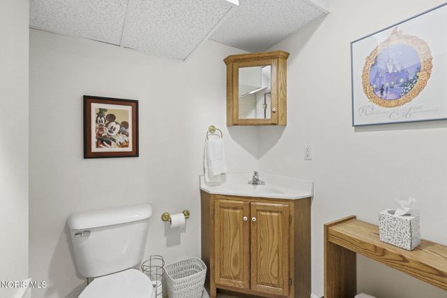 1252 Valley Bend Court, Perrysburg, OH 43551
