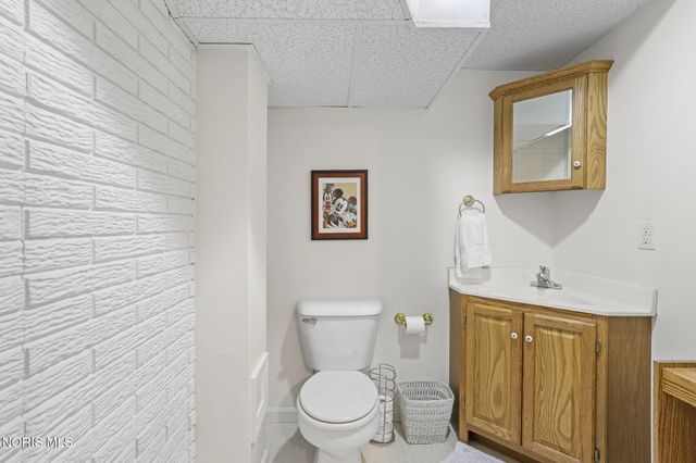 1252 Valley Bend Court, Perrysburg, OH 43551