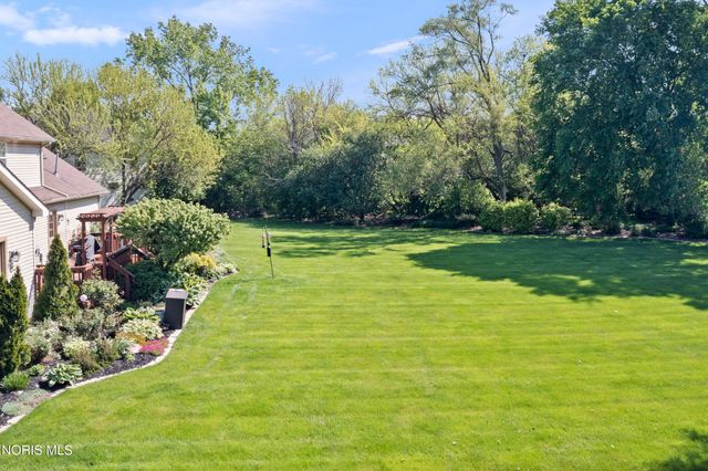 1252 Valley Bend Court, Perrysburg, OH 43551