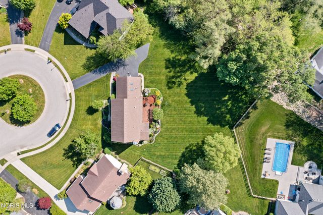 1252 Valley Bend Court, Perrysburg, OH 43551