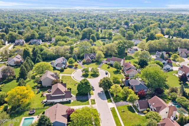 1252 Valley Bend Court, Perrysburg, OH 43551