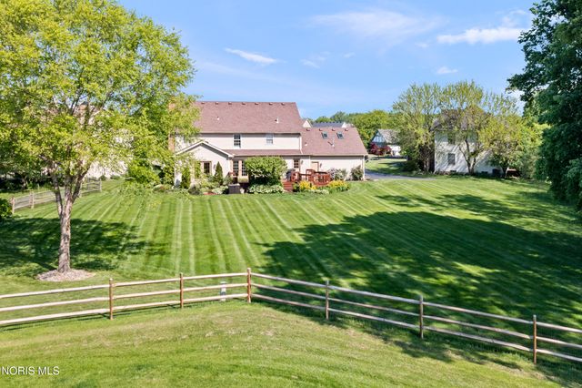 1252 Valley Bend Court, Perrysburg, OH 43551