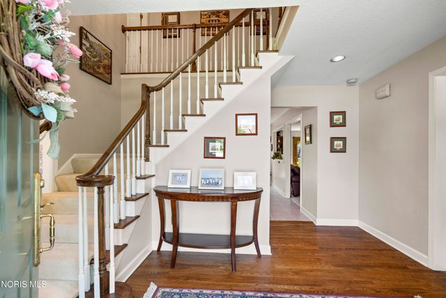 1252 Valley Bend Court, Perrysburg, OH 43551