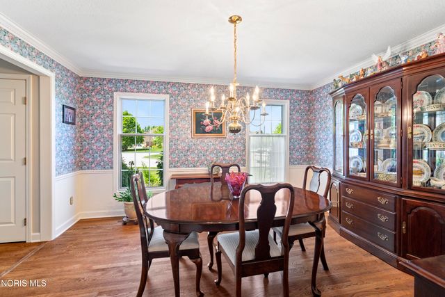 1252 Valley Bend Court, Perrysburg, OH 43551