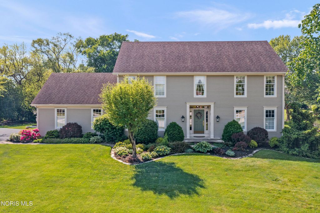 1252 Valley Bend Court, Perrysburg, OH 43551
