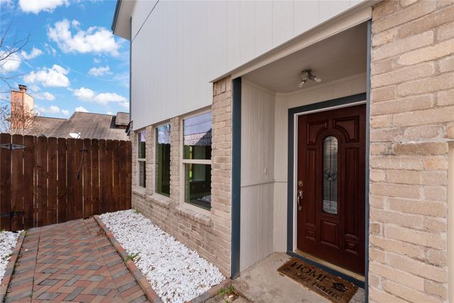 8818 Vinkins Road, Houston, TX 77071