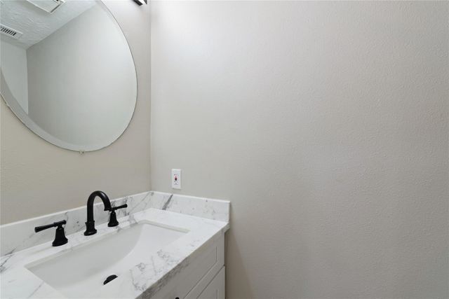 8818 Vinkins Road, Houston, TX 77071