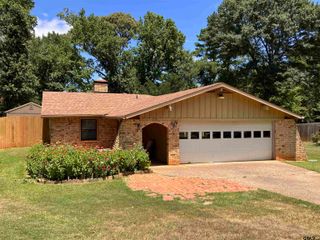 210 Woodhaven Dr., Whitehouse, TX 75791