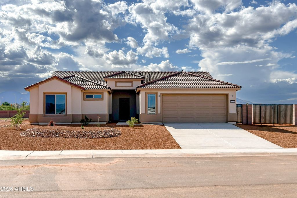 Image 1 of property listing at 3674 Frontier Road LOT 3, Sierra Vista, AZ 85650
