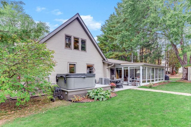 1401 Omaha Avenue N, Stillwater, MN 55082