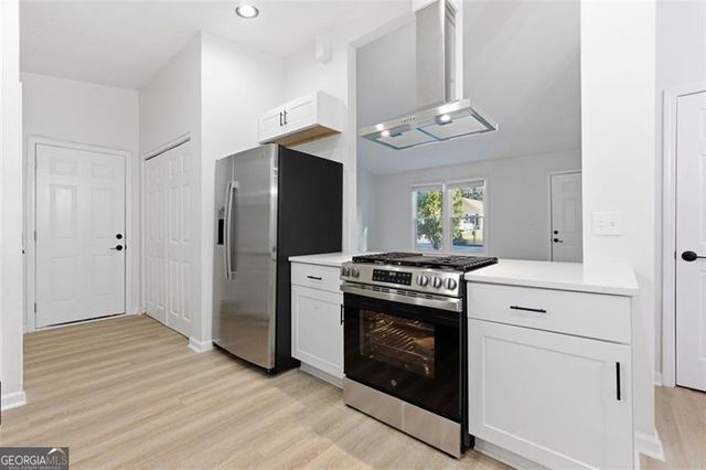 6385 Emerald Pointe Circle, College Park, GA 30349