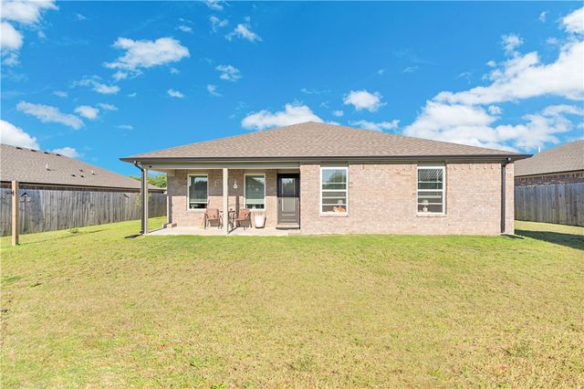 608 W Buffalo Avenue, Gentry, AR 72734