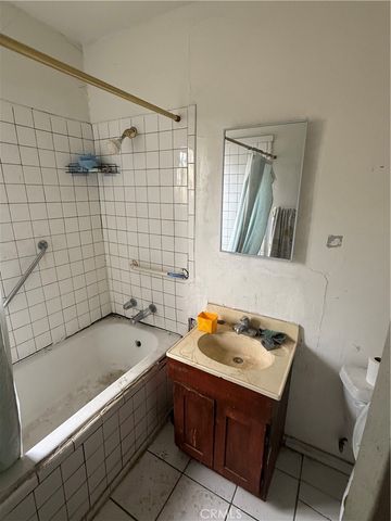 5611 S Normandie, Los Angeles, CA 90037