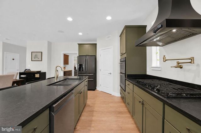8215 ATHENA LN, Severn, MD 21144