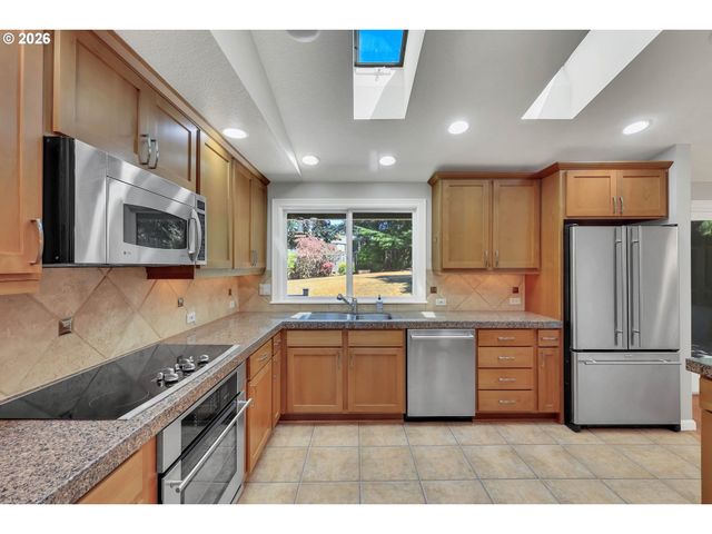 1995 Sw 27TH Dr, Gresham, OR 97080