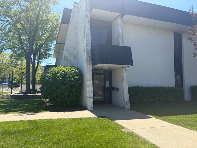 9074 W Terrace Drive 5C, Niles, IL 60714