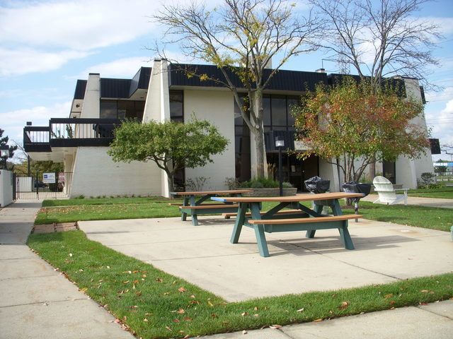 9074 W Terrace Drive 5C, Niles, IL 60714