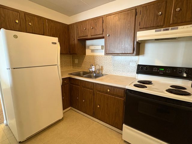 9074 W Terrace Drive 5C, Niles, IL 60714