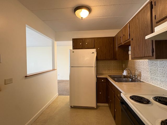 9074 W Terrace Drive 5C, Niles, IL 60714