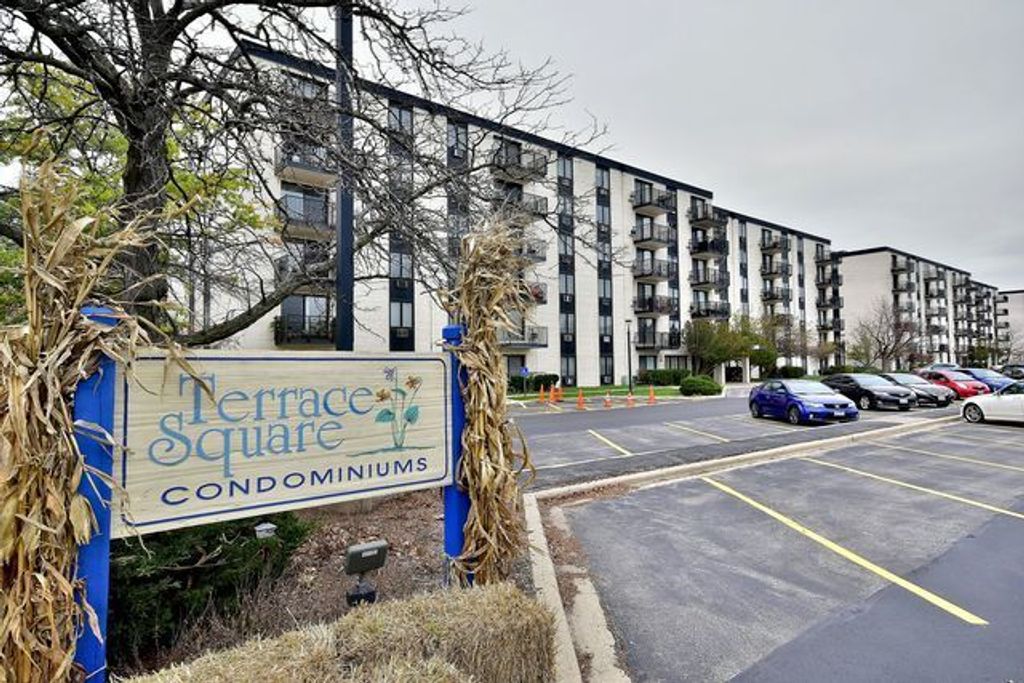 9074 W Terrace Drive 5C, Niles, IL 60714