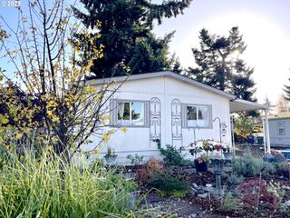 1400 CANDLELIGHT Dr 208, Eugene, OR 97402