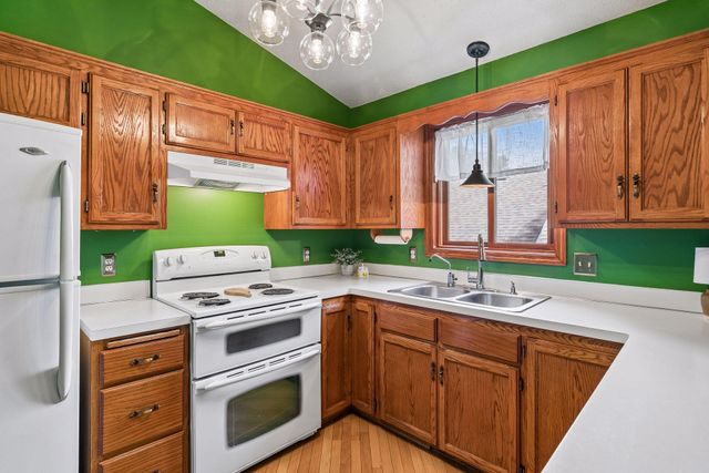 13225 Court Place, Burnsville, MN 55337