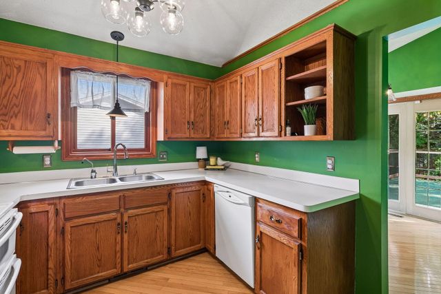 13225 Court Place, Burnsville, MN 55337