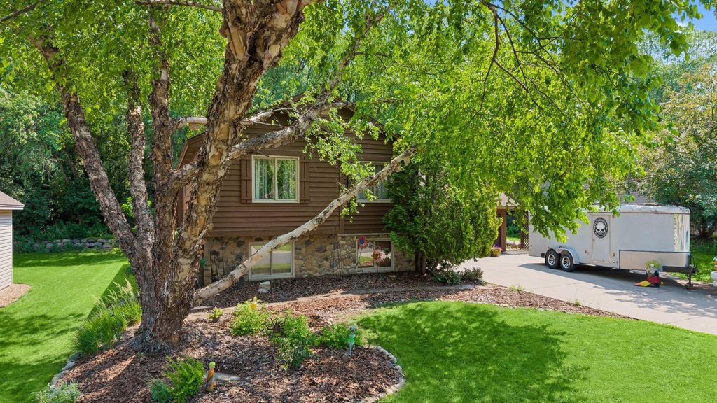 13225 Court Place, Burnsville, MN 55337