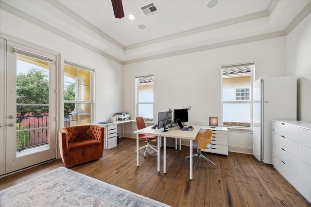 86 S Creekside Court, Houston, TX 77055