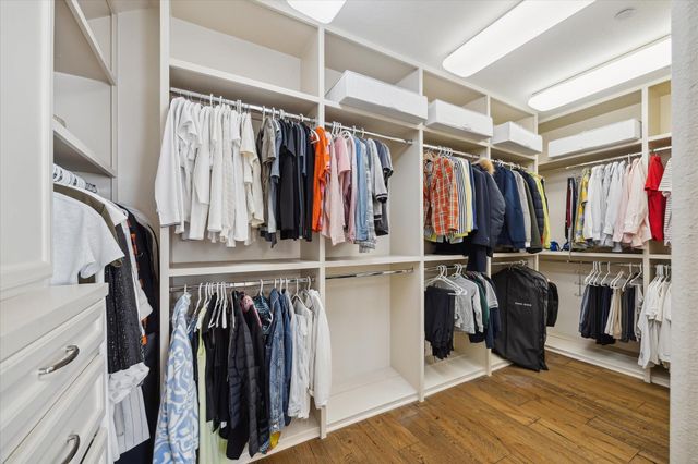 86 S Creekside Court, Houston, TX 77055