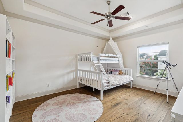 86 S Creekside Court, Houston, TX 77055