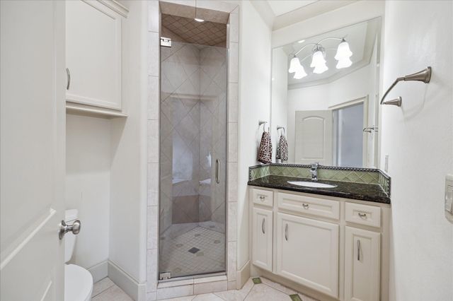 86 S Creekside Court, Houston, TX 77055