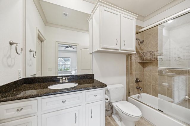 86 S Creekside Court, Houston, TX 77055