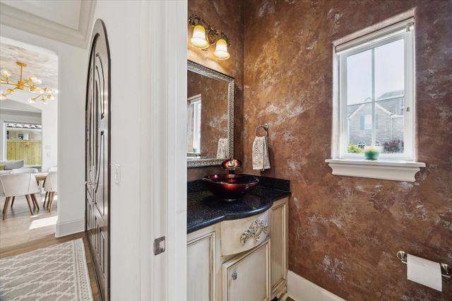 86 S Creekside Court, Houston, TX 77055