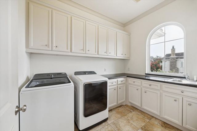 86 S Creekside Court, Houston, TX 77055