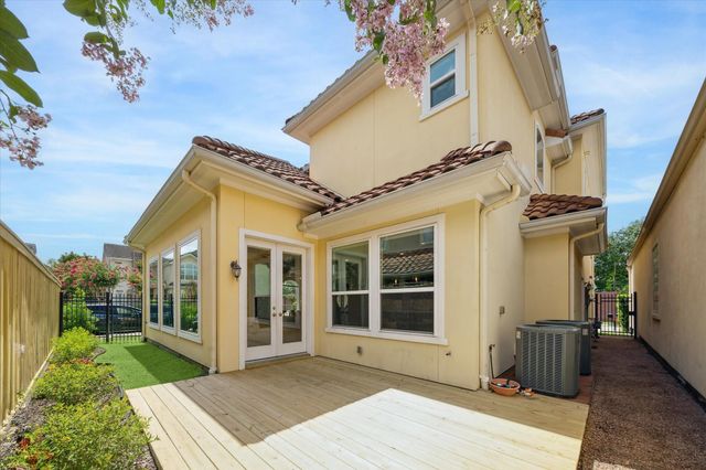 86 S Creekside Court, Houston, TX 77055