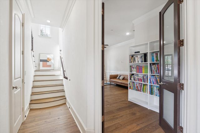 86 S Creekside Court, Houston, TX 77055