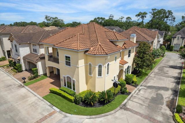 86 S Creekside Court, Houston, TX 77055