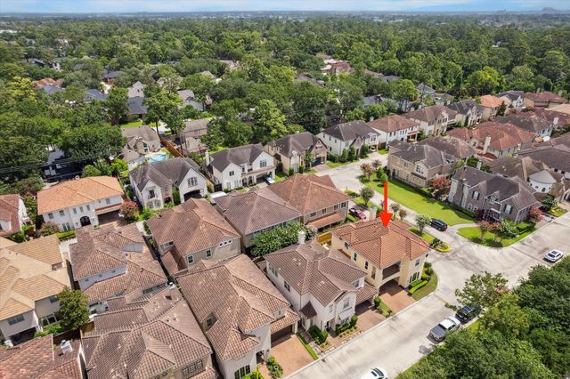 86 S Creekside Court, Houston, TX 77055