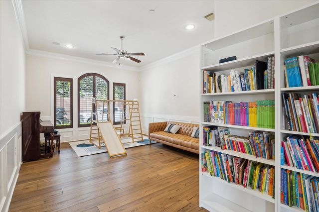 86 S Creekside Court, Houston, TX 77055