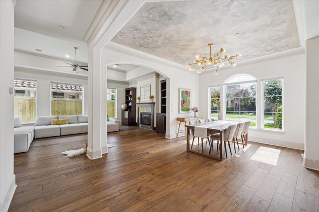 86 S Creekside Court, Houston, TX 77055