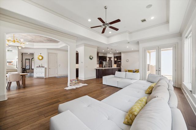 86 S Creekside Court, Houston, TX 77055