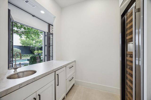 3214 Westheimer Road, Houston, TX 77098