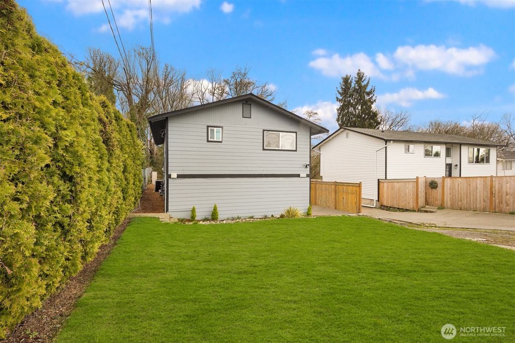 5306 26th Avenue S, Seattle, WA 98118
