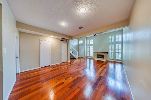 1018 Memorial Village Drive 124, Houston, TX 77024