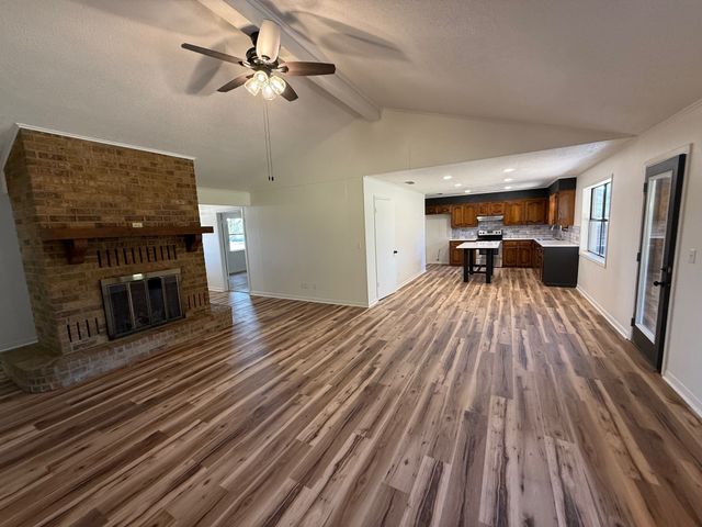 325 An County Road 4271, Palestine, TX 75803