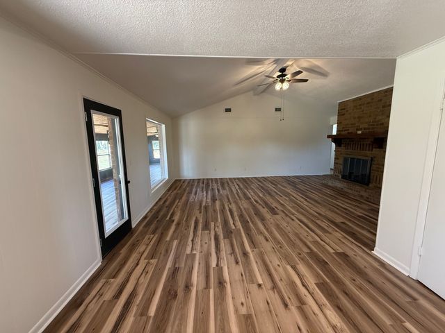 325 An County Road 4271, Palestine, TX 75803